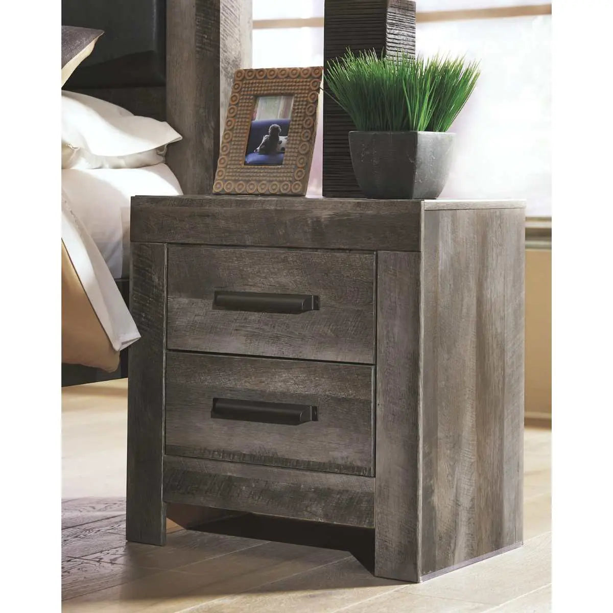 Ashely Wynnlow Nightstand B440 Signature Design by Ashley