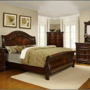 Traditional 6 PC Bedroom Set In Walnut Color